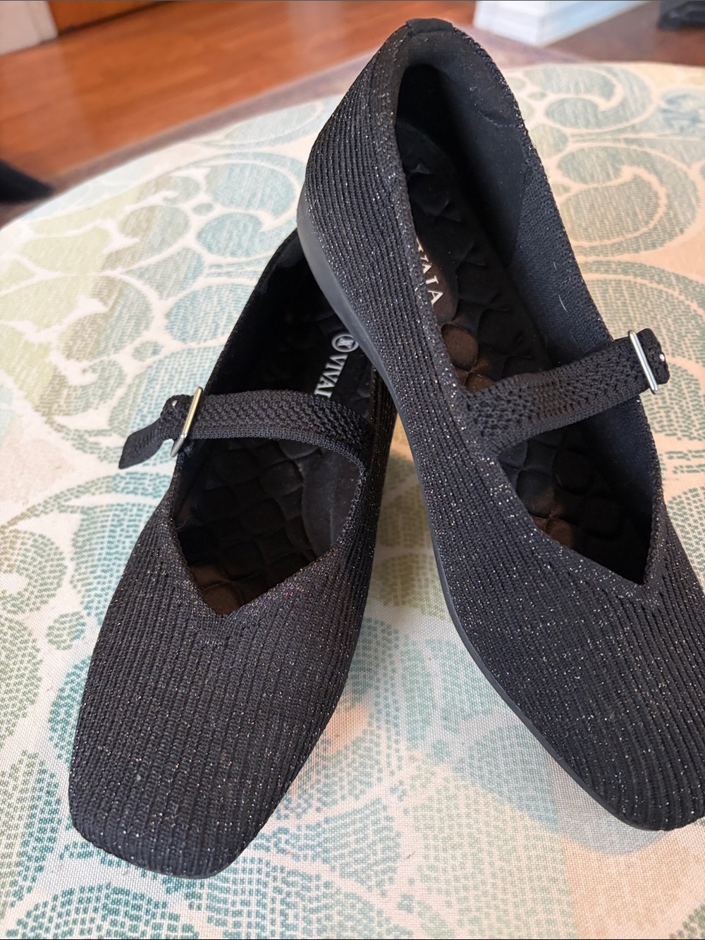 Vivaia Black sparkle flats